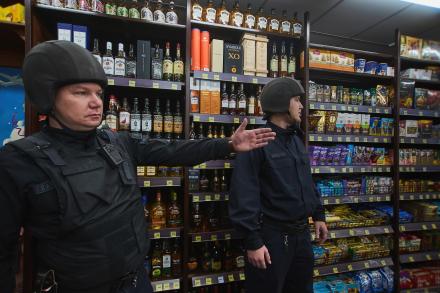 Мальчишки и девчонки, а также их родители задержаны Мальчишки и девчонки, а также их родители задержаны