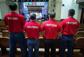 Гвардейцы защитили шутников