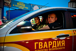 Гвардейцы охраняют спокойствие горожан