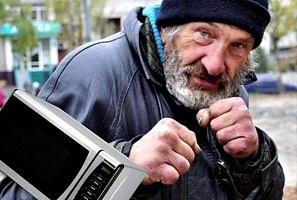 Бомжи атакуют объекты ГВАРДИИ